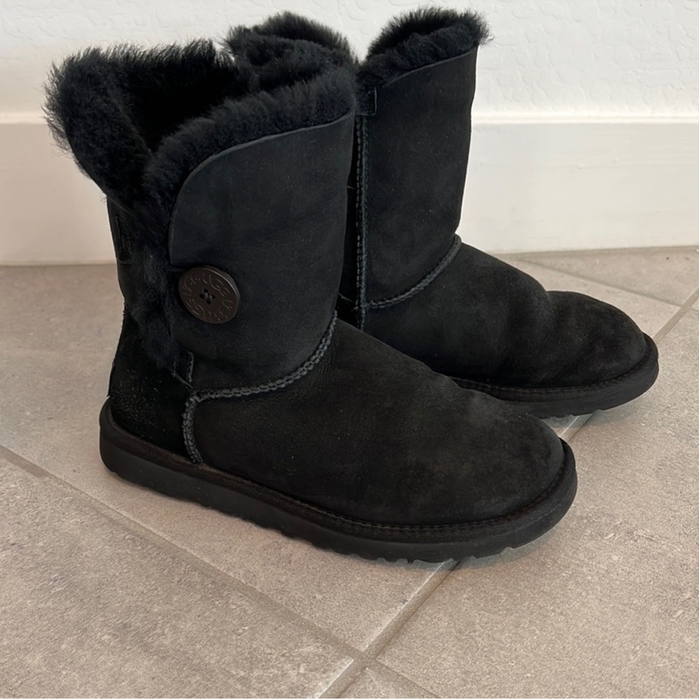 UGG Australia Bailey Button Boots Black
Women’s Size 6